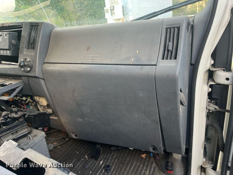 image for item DH8603 2013 Isuzu NRR refrigerated truck