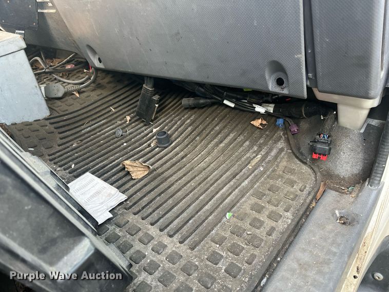 image for item DH8603 2013 Isuzu NRR refrigerated truck