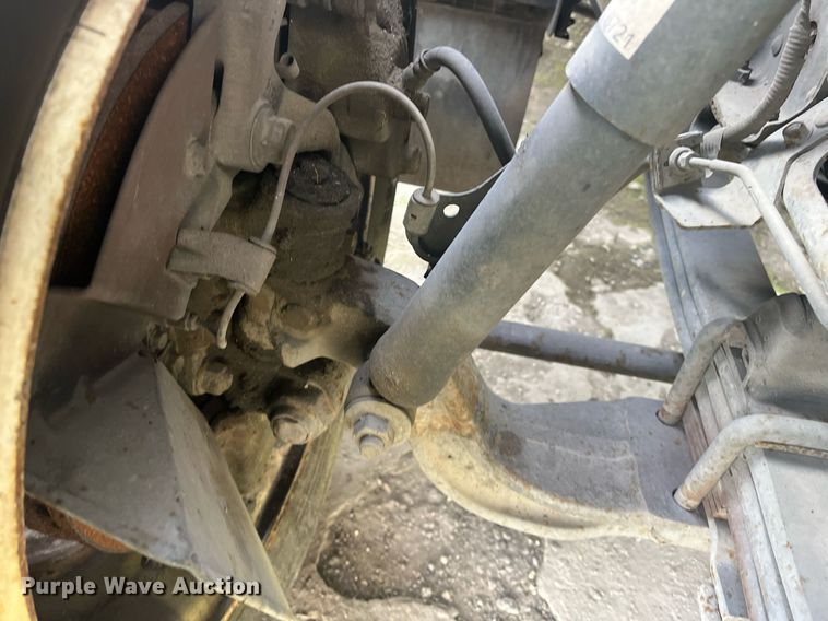 image for item DH8603 2013 Isuzu NRR refrigerated truck