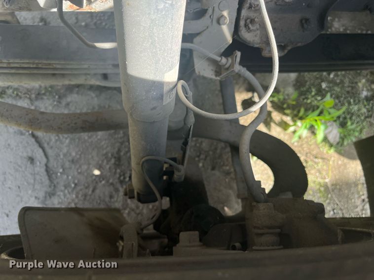 image for item DH8603 2013 Isuzu NRR refrigerated truck