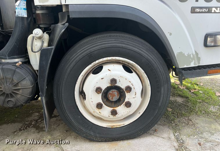 image for item DH8603 2013 Isuzu NRR refrigerated truck