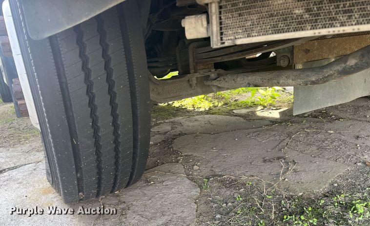 image for item DH8603 2013 Isuzu NRR refrigerated truck