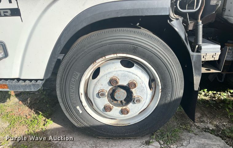 image for item DH8603 2013 Isuzu NRR refrigerated truck