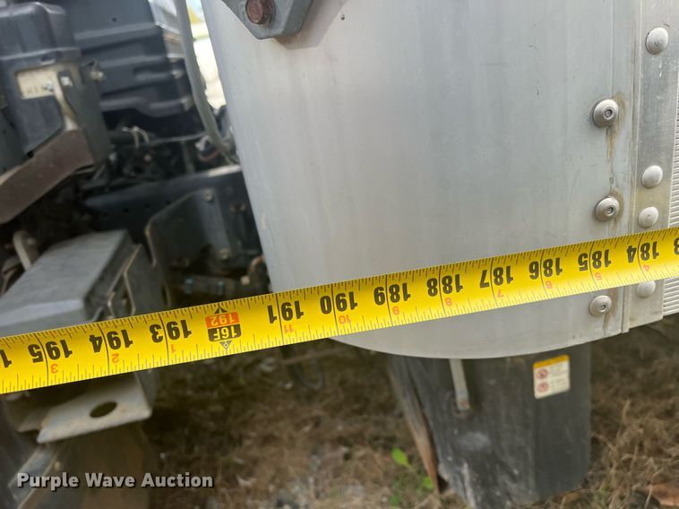 image for item DH8604 2013 Isuzu NRR refrigerated truck