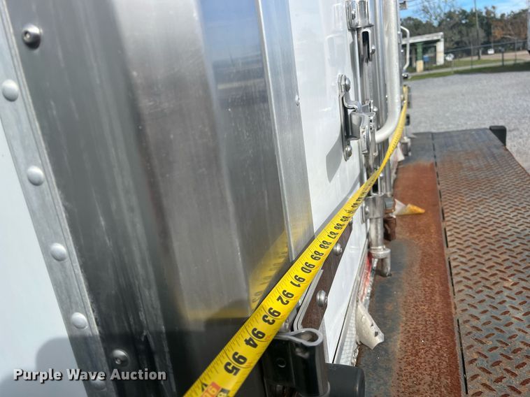 image for item DH8604 2013 Isuzu NRR refrigerated truck