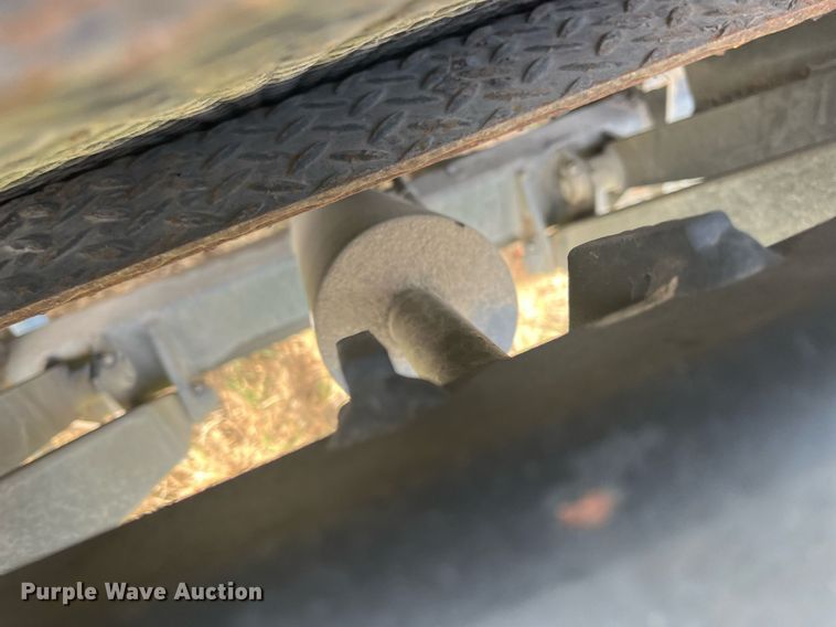 image for item DH8604 2013 Isuzu NRR refrigerated truck