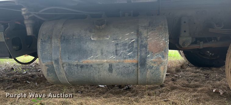 image for item DH8604 2013 Isuzu NRR refrigerated truck