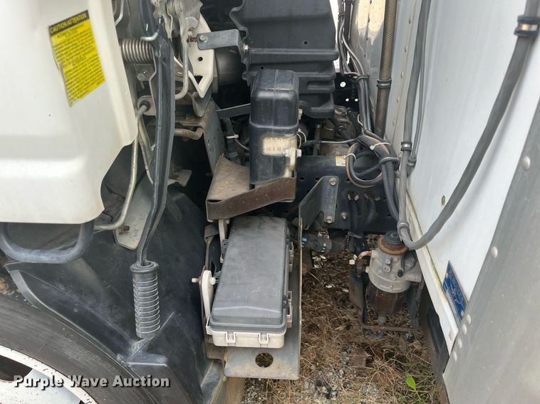 image for item DH8604 2013 Isuzu NRR refrigerated truck