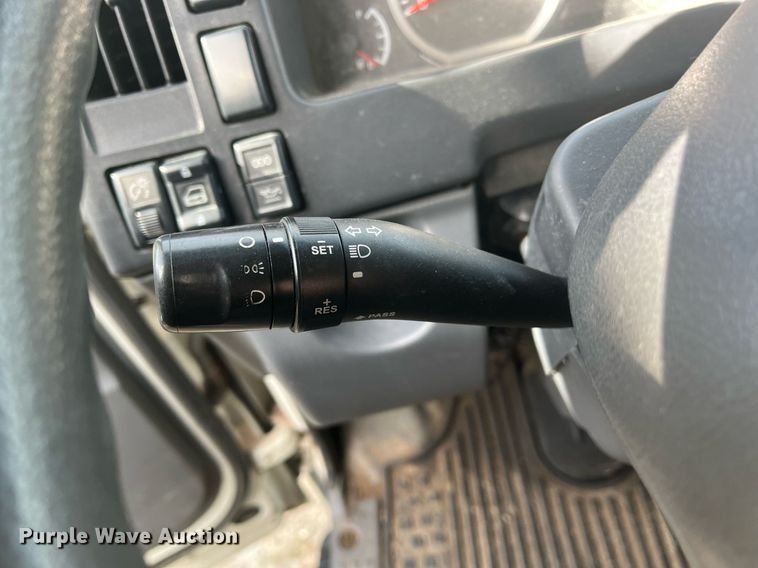 image for item DH8604 2013 Isuzu NRR refrigerated truck