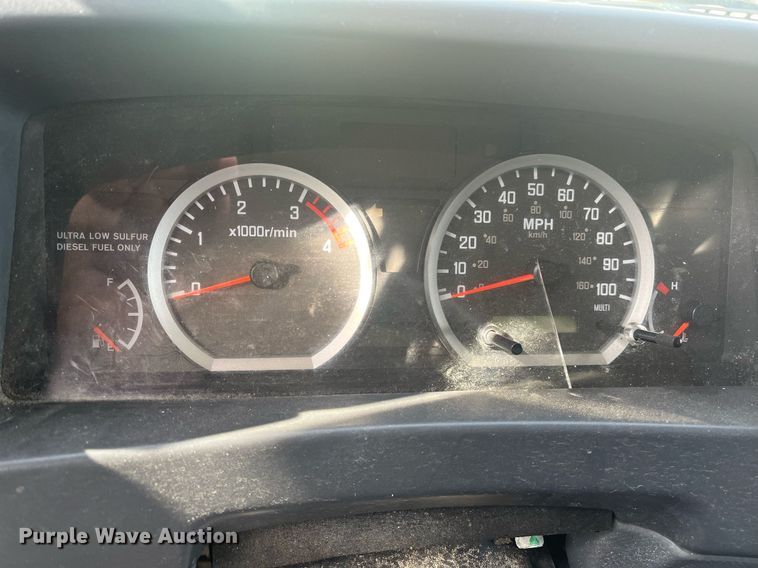 image for item DH8604 2013 Isuzu NRR refrigerated truck