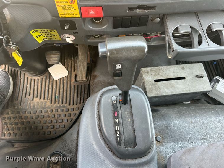 image for item DH8604 2013 Isuzu NRR refrigerated truck