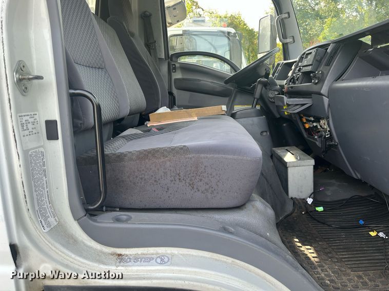 image for item DH8604 2013 Isuzu NRR refrigerated truck