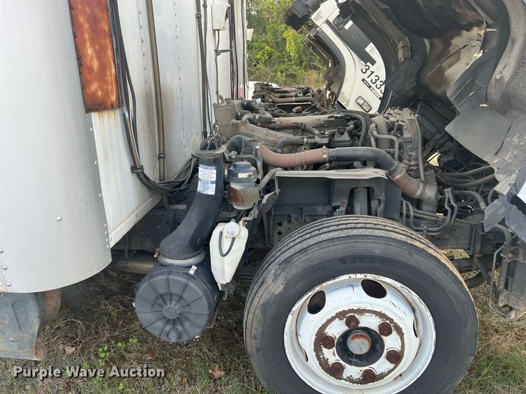 image for item DH8604 2013 Isuzu NRR refrigerated truck