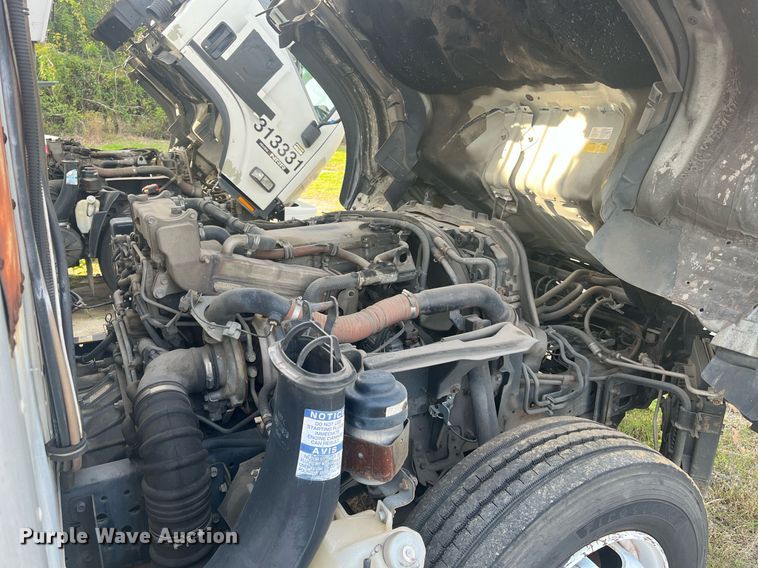 image for item DH8604 2013 Isuzu NRR refrigerated truck