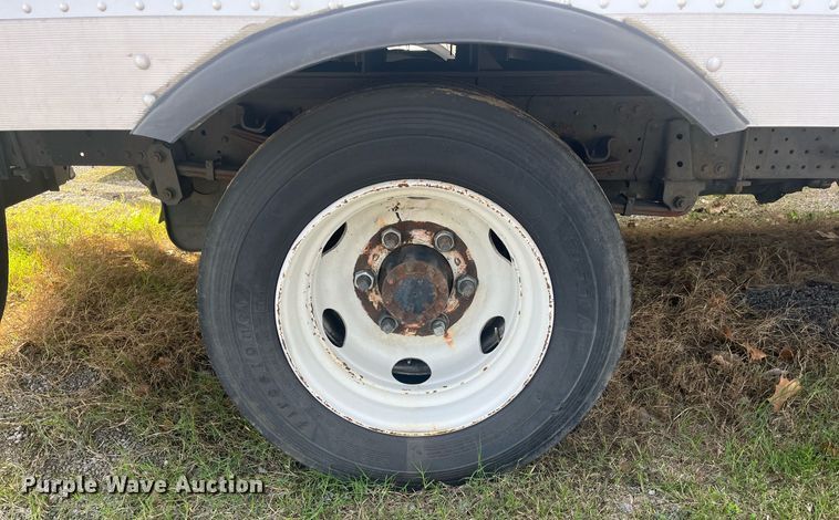 image for item DH8604 2013 Isuzu NRR refrigerated truck