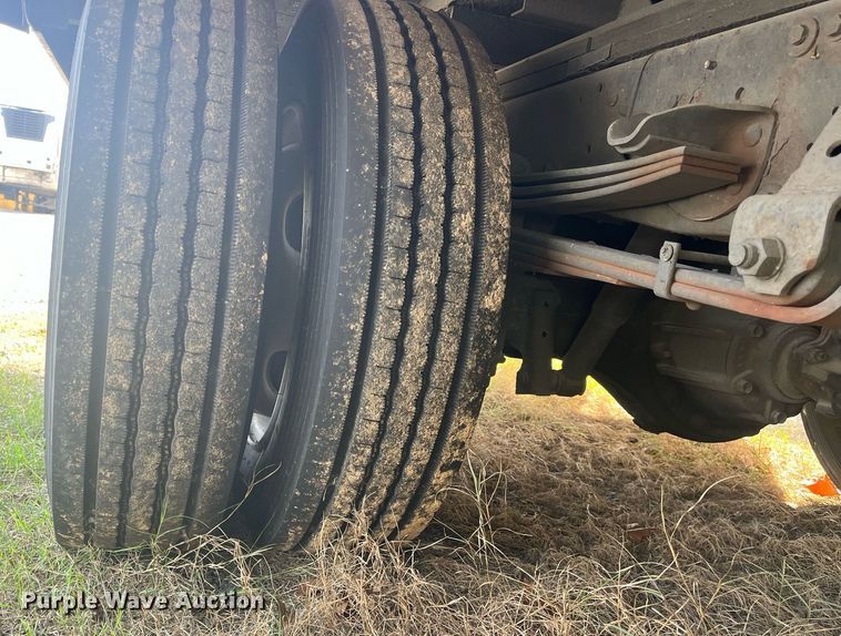 image for item DH8604 2013 Isuzu NRR refrigerated truck