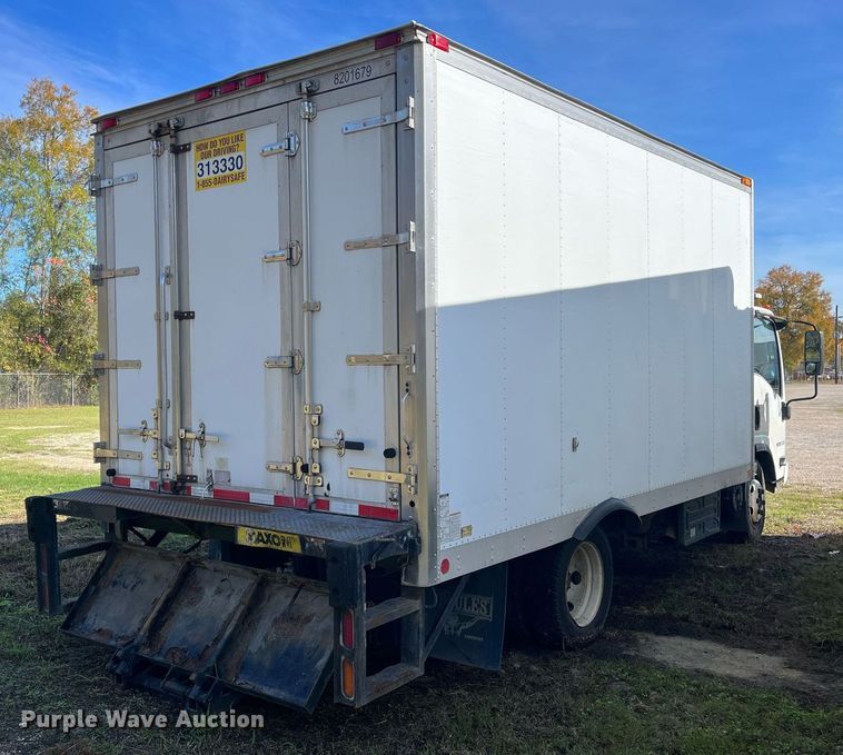 image for item DH8610 2013 Isuzu NRR refrigerated truck