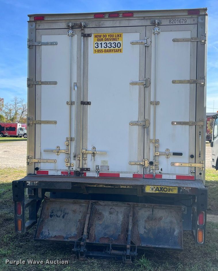 image for item DH8610 2013 Isuzu NRR refrigerated truck