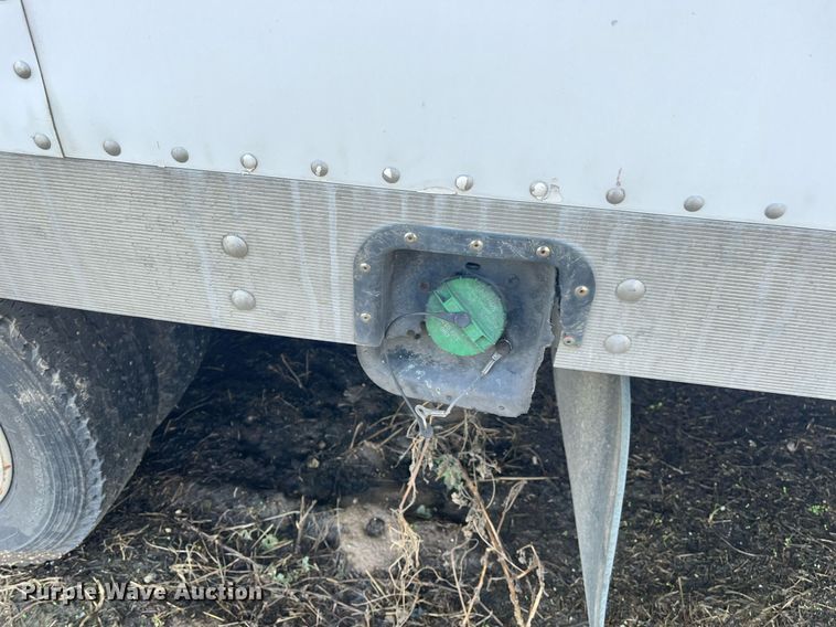 image for item DH8610 2013 Isuzu NRR refrigerated truck