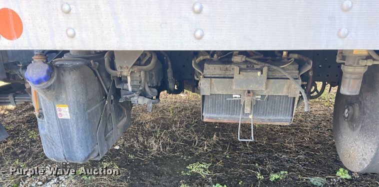 image for item DH8610 2013 Isuzu NRR refrigerated truck