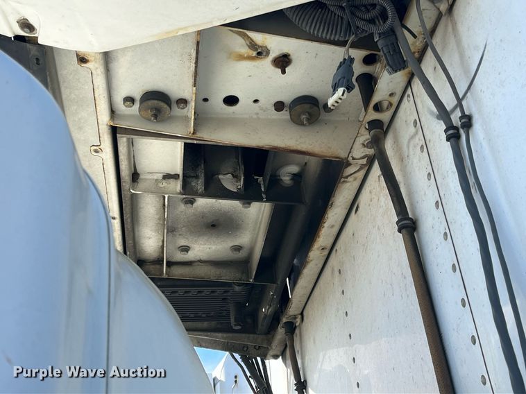 image for item DH8610 2013 Isuzu NRR refrigerated truck