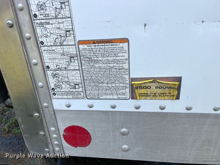 image for item DH8610 2013 Isuzu NRR refrigerated truck