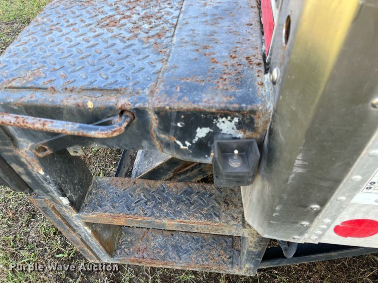 image for item DH8610 2013 Isuzu NRR refrigerated truck