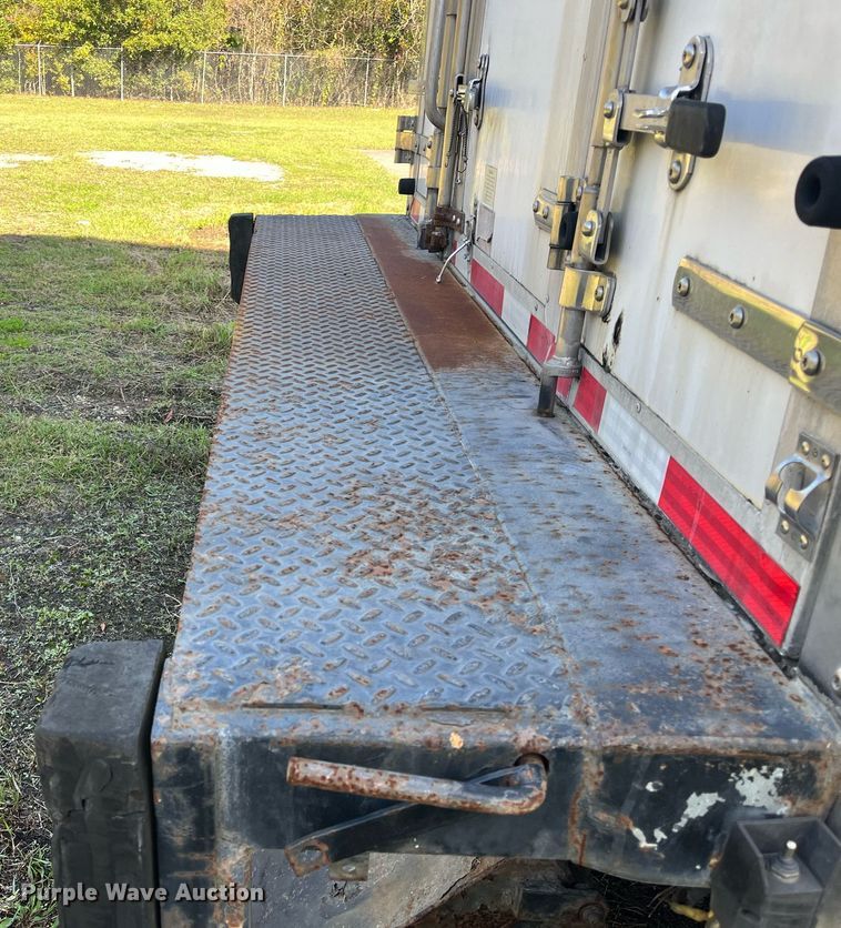 image for item DH8610 2013 Isuzu NRR refrigerated truck