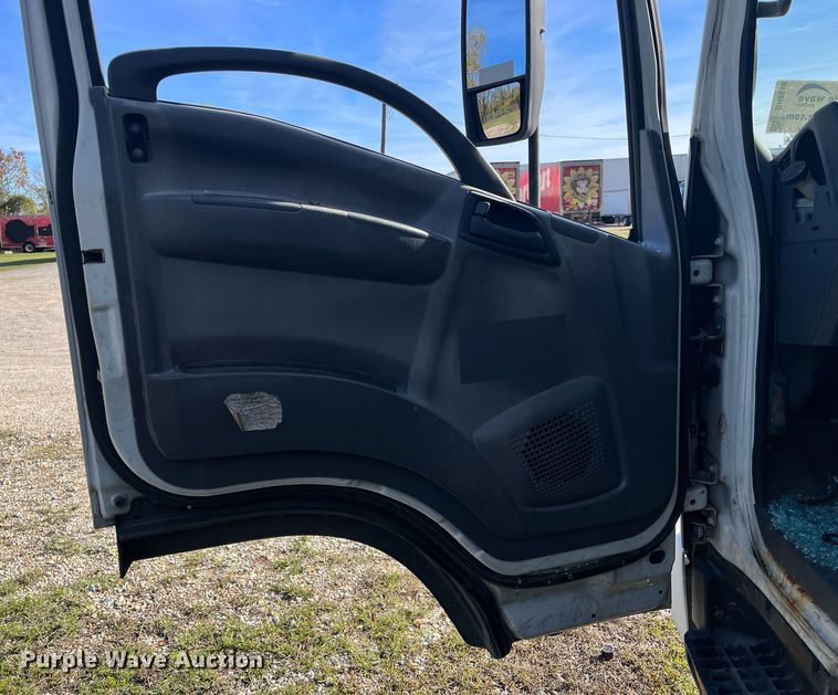 image for item DH8610 2013 Isuzu NRR refrigerated truck