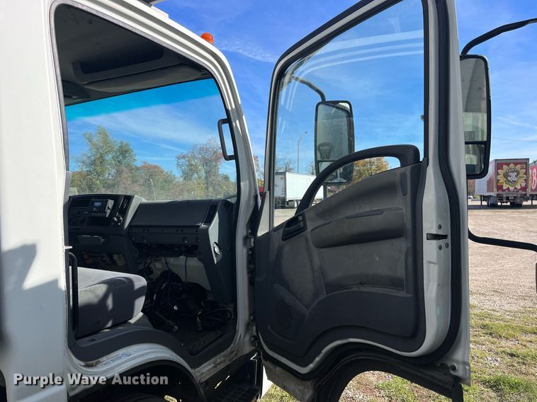 image for item DH8610 2013 Isuzu NRR refrigerated truck