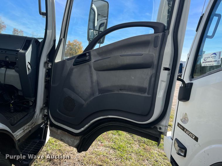 image for item DH8610 2013 Isuzu NRR refrigerated truck