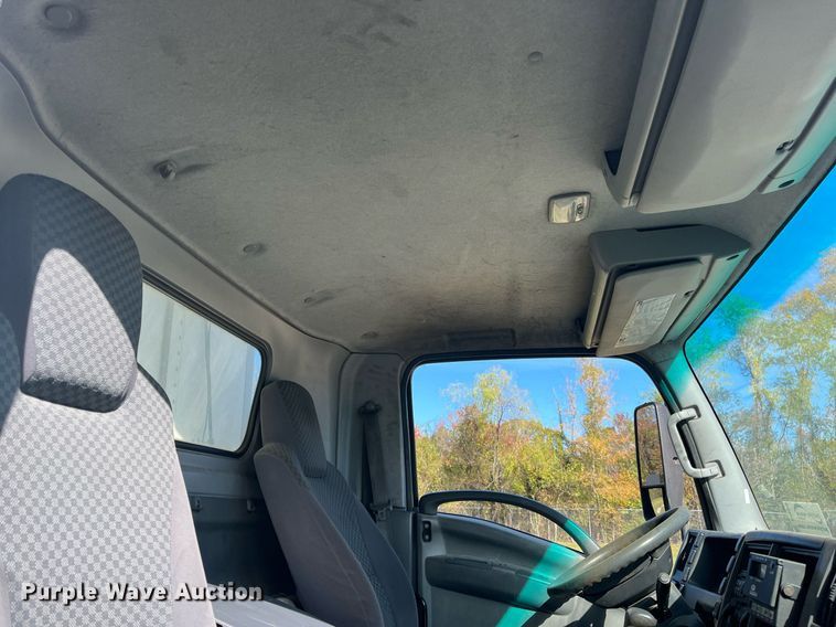 image for item DH8610 2013 Isuzu NRR refrigerated truck