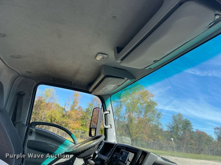 image for item DH8610 2013 Isuzu NRR refrigerated truck