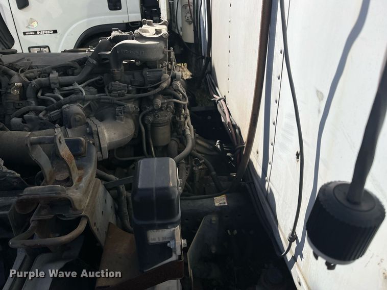 image for item DH8610 2013 Isuzu NRR refrigerated truck