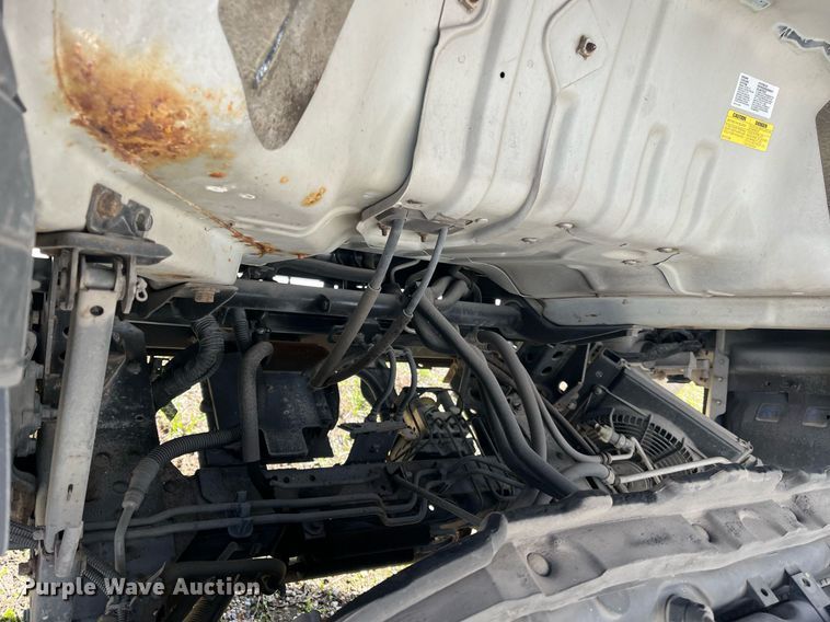 image for item DH8610 2013 Isuzu NRR refrigerated truck