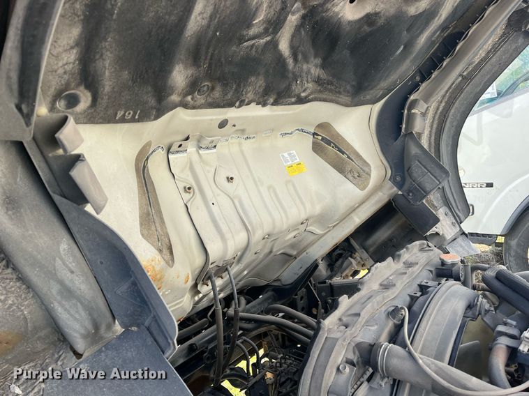 image for item DH8610 2013 Isuzu NRR refrigerated truck