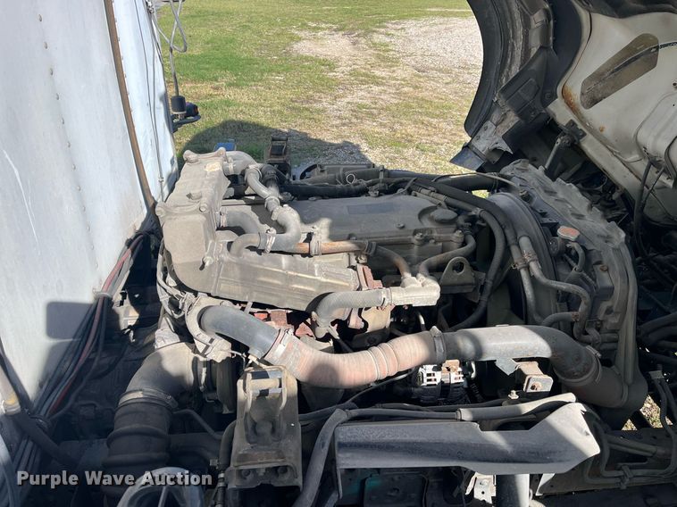 image for item DH8610 2013 Isuzu NRR refrigerated truck