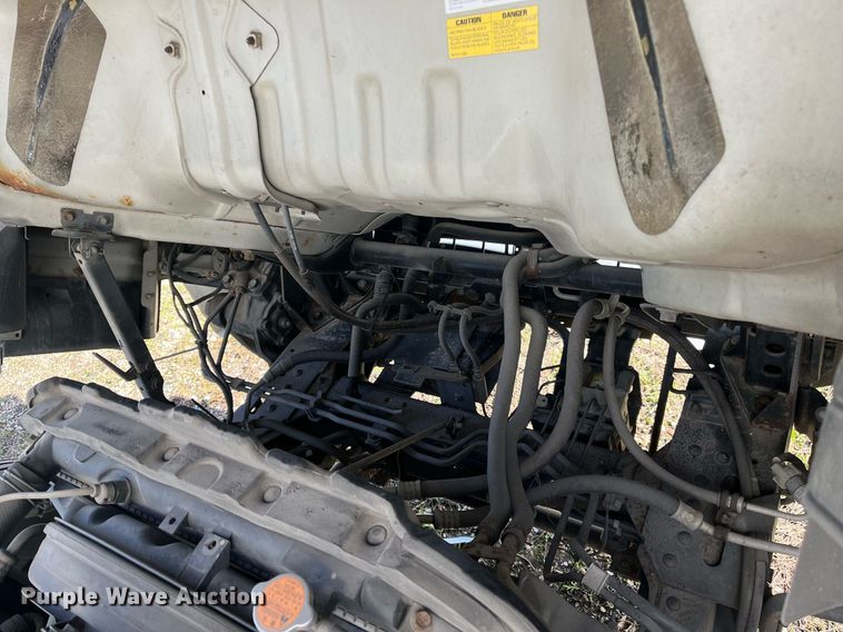 image for item DH8610 2013 Isuzu NRR refrigerated truck