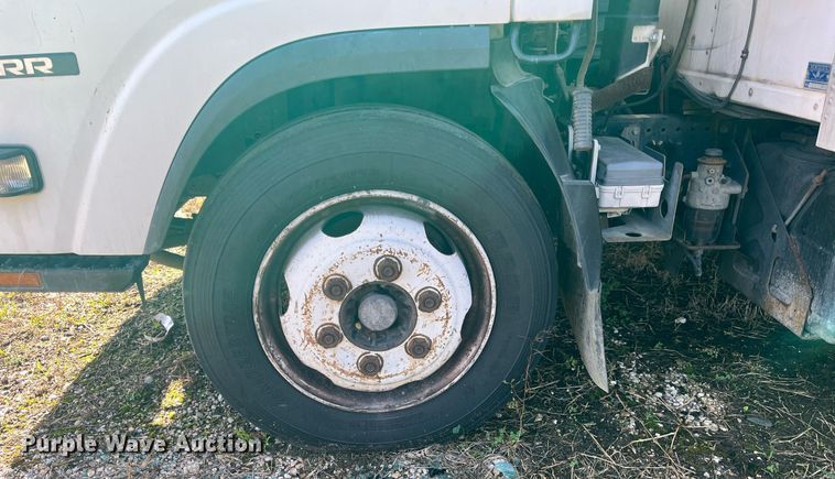 image for item DH8610 2013 Isuzu NRR refrigerated truck