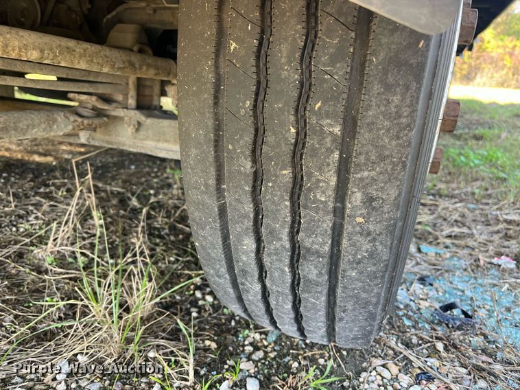 image for item DH8610 2013 Isuzu NRR refrigerated truck