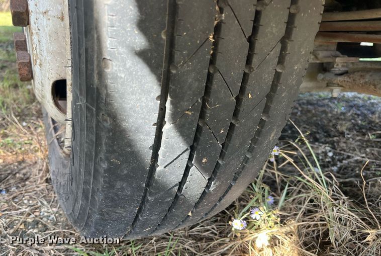 image for item DH8610 2013 Isuzu NRR refrigerated truck