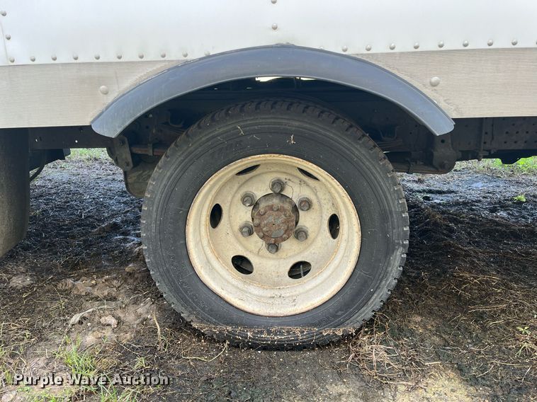 image for item DH8610 2013 Isuzu NRR refrigerated truck