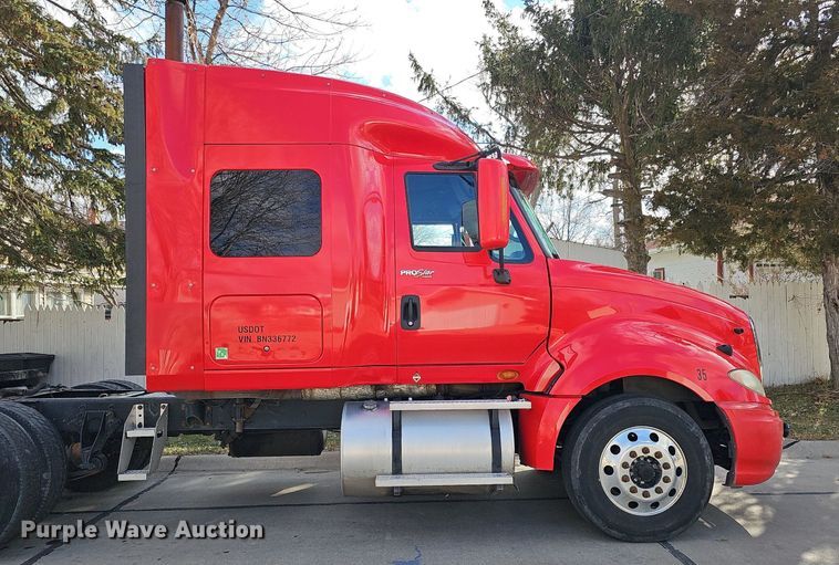 image for item DK0544 2011 International ProStar Premium Eagle   semi truck