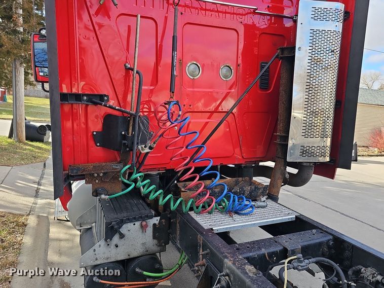 image for item DK0544 2011 International ProStar Premium Eagle   semi truck