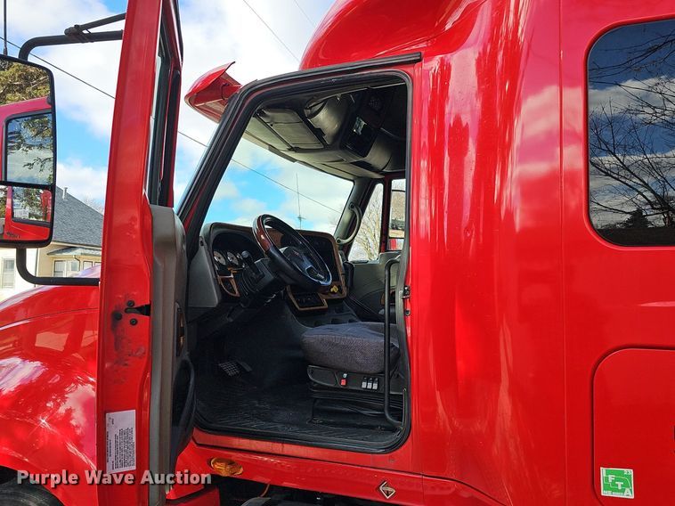 image for item DK0544 2011 International ProStar Premium Eagle   semi truck