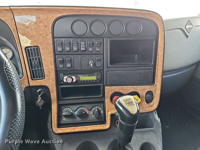 image for item DK0544 2011 International ProStar Premium Eagle   semi truck