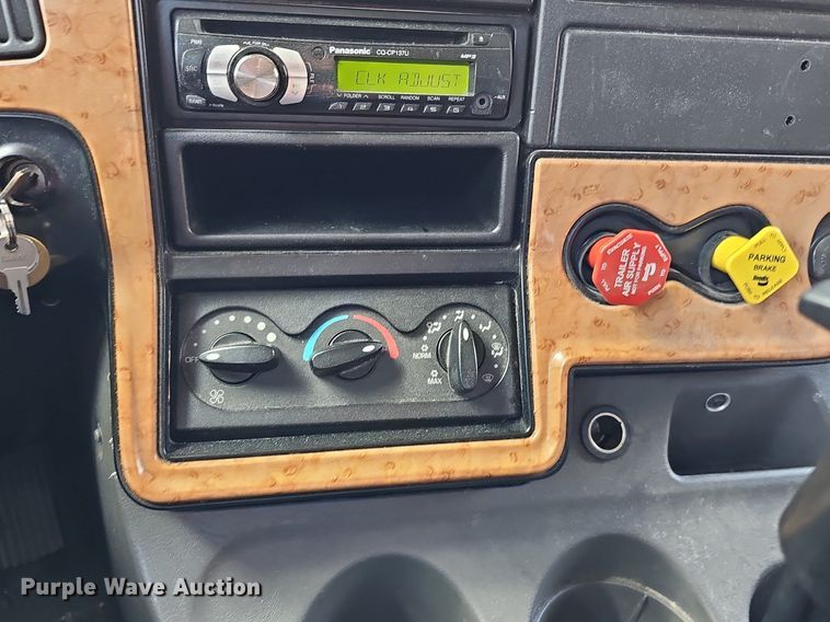 image for item DK0544 2011 International ProStar Premium Eagle   semi truck