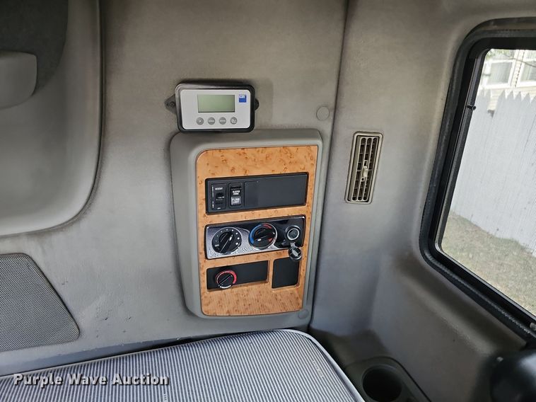 image for item DK0544 2011 International ProStar Premium Eagle   semi truck