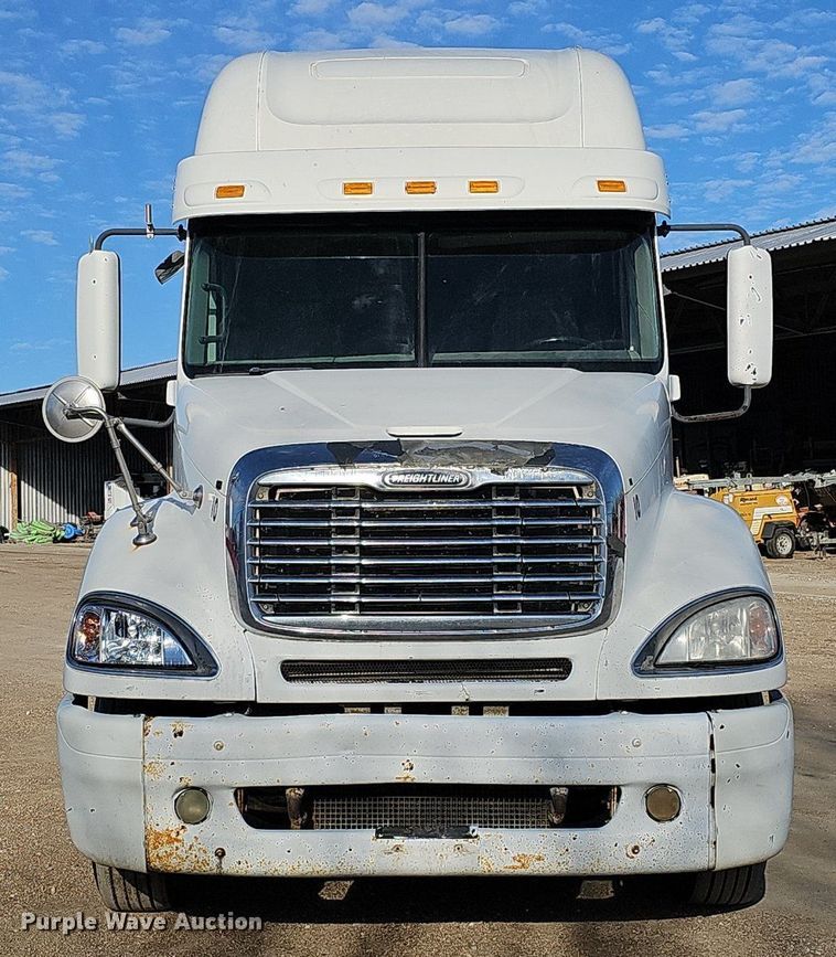 image for item DK0565 2007 Freightliner Columbia semi truck