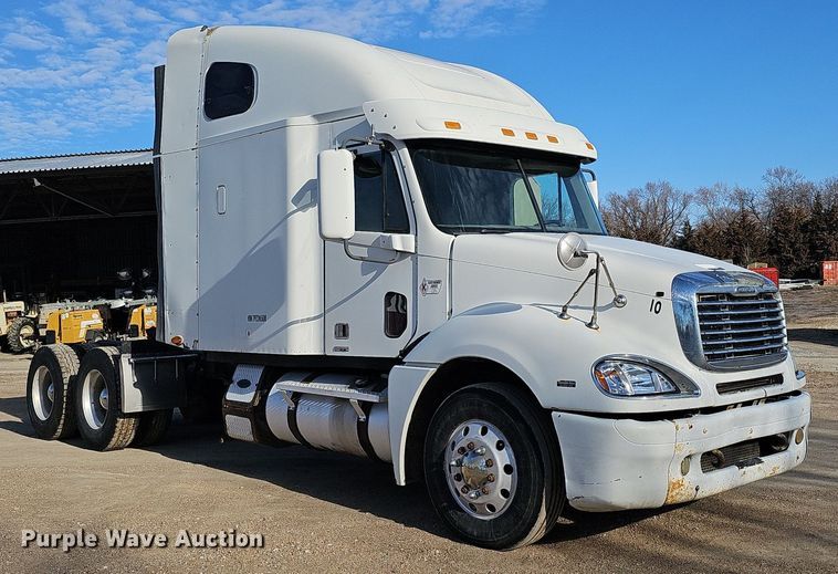 image for item DK0565 2007 Freightliner Columbia semi truck